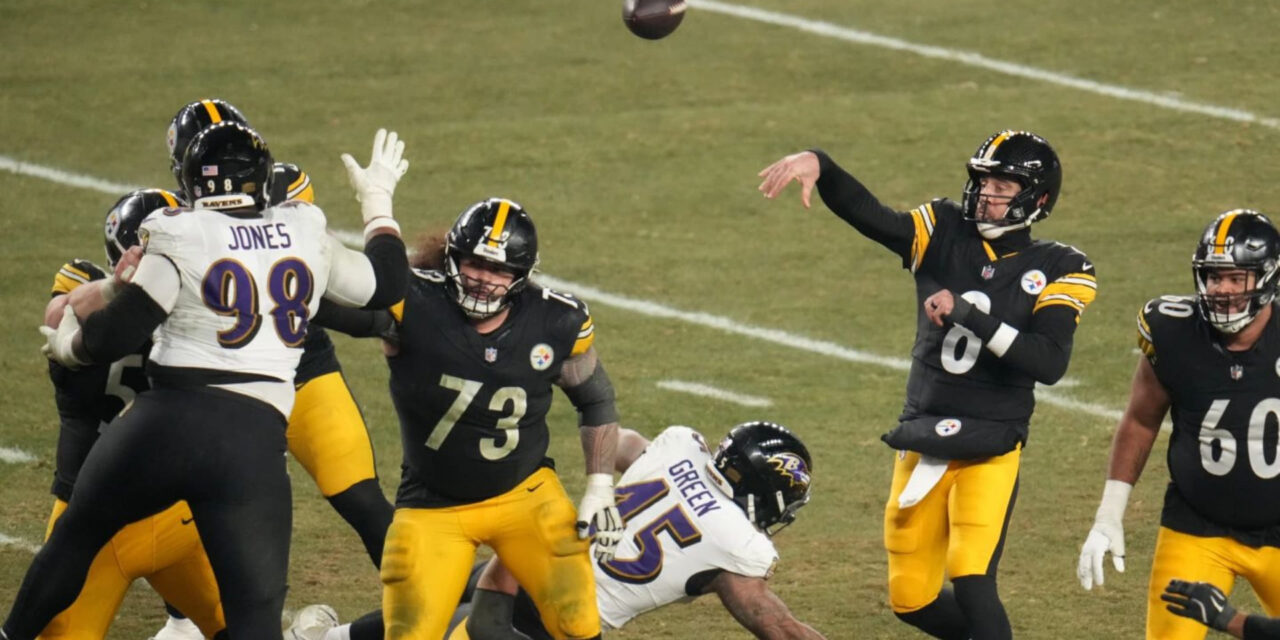 Rodgers y Steelers ganan la AFC Norte, venciendo a Ravens 26-24