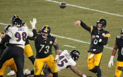 Rodgers y Steelers ganan la AFC Norte, venciendo a Ravens 26-24
