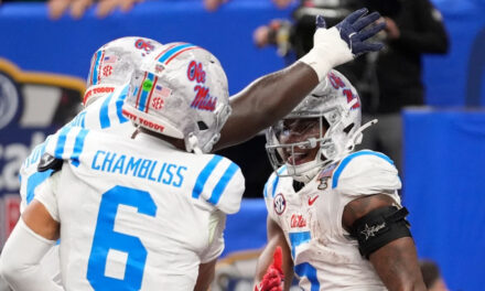 Chambliss y Carneiro impulsan a Mississippi a la victoria sobre Georgia por 39-34 en el Sugar Bowl y avanzan a las semifinales del CFP.