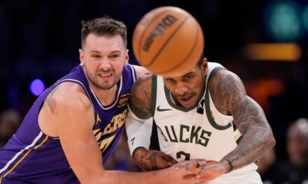 Bucks remontan para vencer a los Lakers