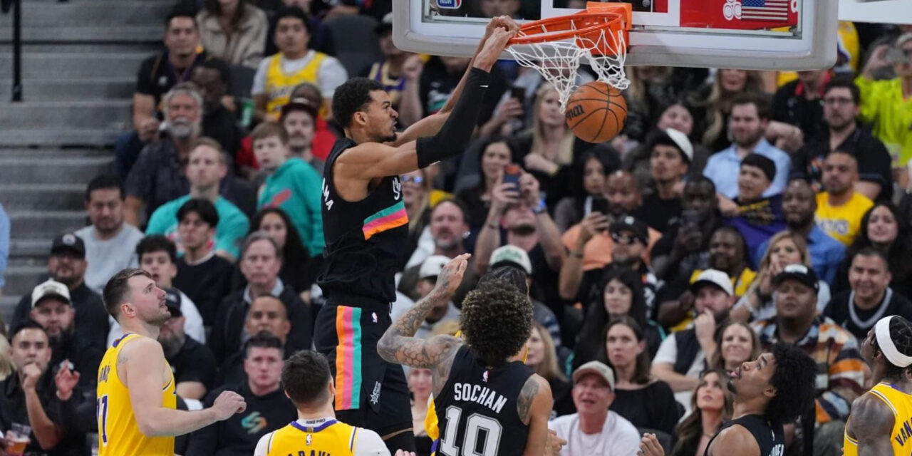 Johnson y Wembanyama impulsan a los Spurs a la victoria sobre los Lakers por 107-91, pese a los 38 puntos de Doncic