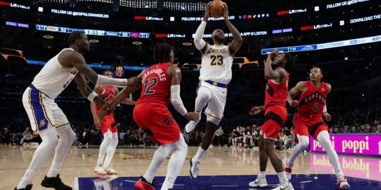 Luka y LeBron llevan a los Lakers a la victoria 110-93 sobre los Raptors