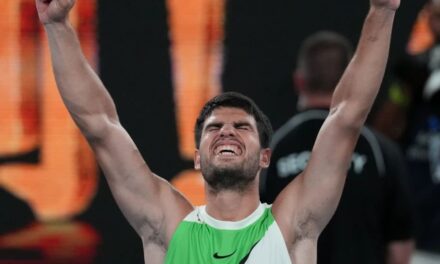 Alcaraz arrasa a De Miñaur