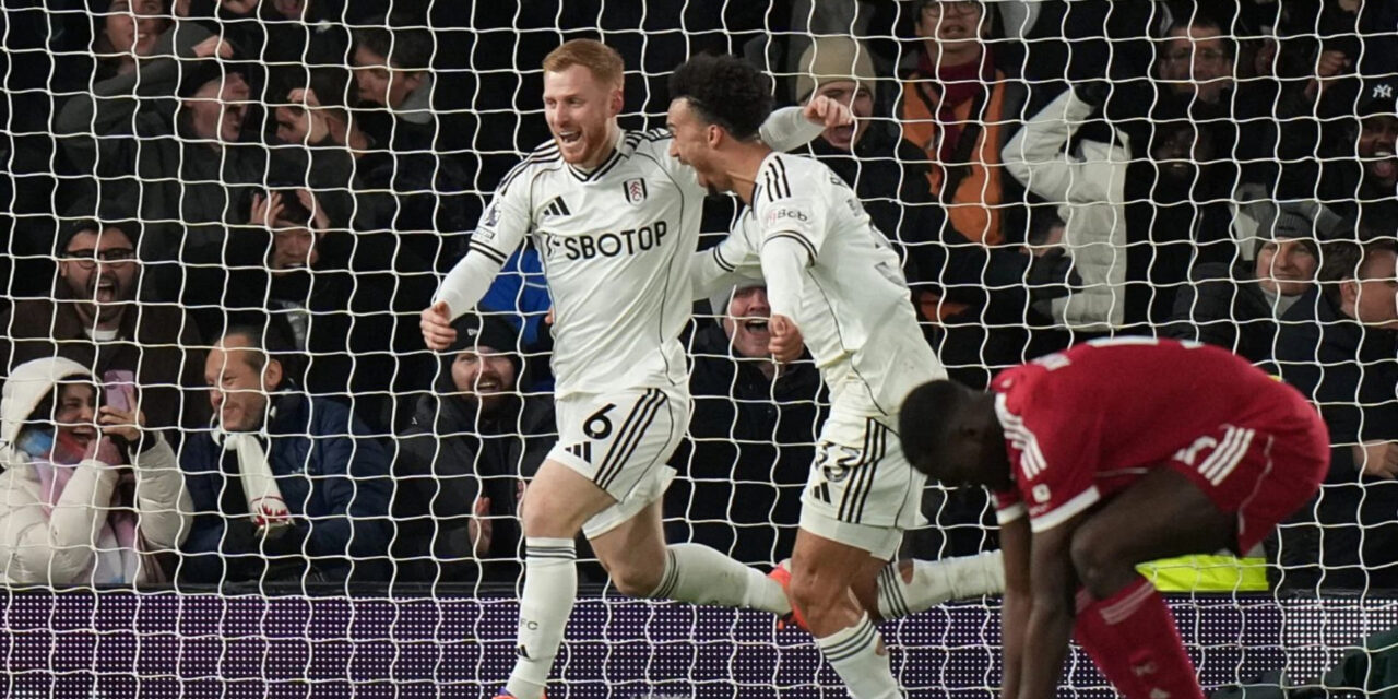 Liverpool sorprendido por gol tardío de Reed en empate 2 -2 con Fulham y Cunha rescata al Man United