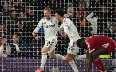 Liverpool sorprendido por gol tardío de Reed en empate 2 -2 con Fulham y Cunha rescata al Man United