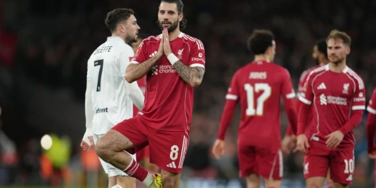 Szoboszlai, héroe y villano en victoria del Liverpool sobre Barnsley en la Copa FA