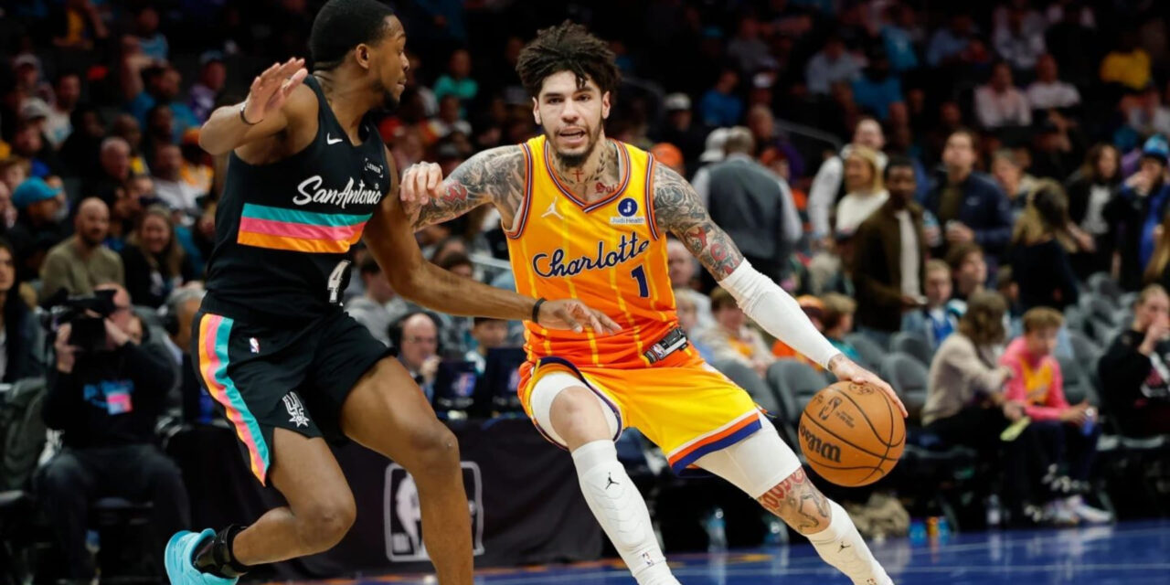 Hornets extienden su racha a seis victorias al vencer 111-106 a los Spurs