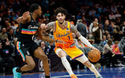 Hornets extienden su racha a seis victorias al vencer 111-106 a los Spurs