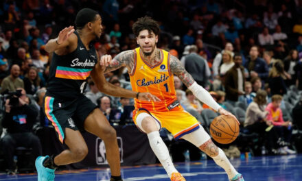 Hornets extienden su racha a seis victorias al vencer 111-106 a los Spurs