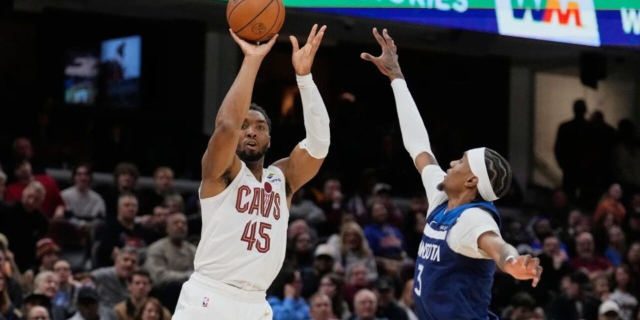 Donovan Mitchell anota 28 puntos en la victoria de los Cavaliers 146-134 sobre los Timberwolves