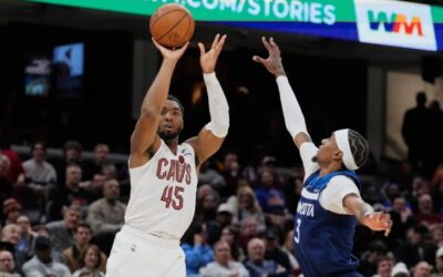 Donovan Mitchell anota 28 puntos en la victoria de los Cavaliers 146-134 sobre los Timberwolves