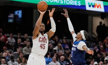 Donovan Mitchell anota 28 puntos en la victoria de los Cavaliers 146-134 sobre los Timberwolves