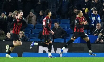 Gol de chilena de Kostoulas al final salva un punto para Brighton en empate 1-1 con Bournemouth