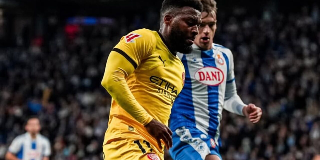 El Girona alarga su racha con un doblete de Vanat de penalti