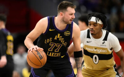 Con un triple doble en la primera mitad Doncic lidera la victoria 142-111 de los Lakers ante Wizards