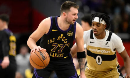 Con un triple doble en la primera mitad Doncic lidera la victoria 142-111 de los Lakers ante Wizards