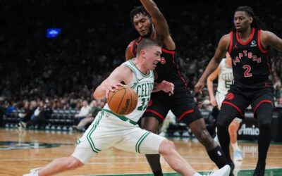 Pritchard anota 28 puntos y Celtics vencen 125-117 a Raptors disminuidos