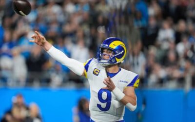 El pase de touchdown tardío de Stafford a Parkinson le da a los Rams la victoria sobre los Panthers por 34-31 en la ronda de comodines.