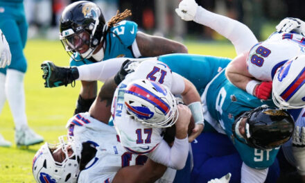 Josh Allen lidera a los Bills sobre los Jags 27-24 para la primera victoria de Buffalo en playoffs como visitante en 33 años.
