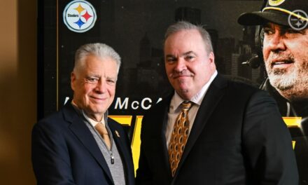 Los Steelers contratan a Mike McCarthy como entrenador en jefe