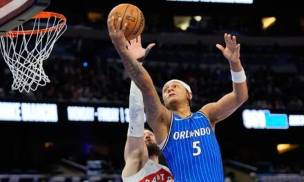 Bane lidera la remontada del Magic en el último cuarto para vencer 130-120 a los Raptors