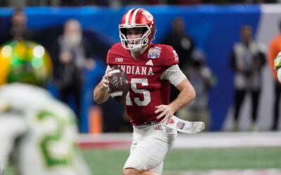 El número 1 Indiana refuerza su dominio en el CFP con una aplastante victoria por 56-22 en la semifinal del Peach Bowl sobre el número 5 Oregon.