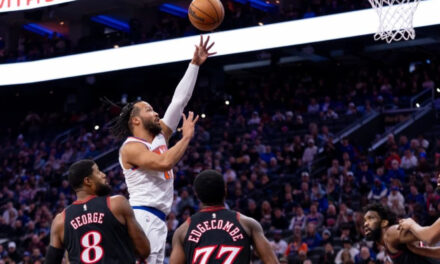 Brunson anota 31 puntos y lleva a Knicks a triunfo ante Embiid y 76ers, 112-109