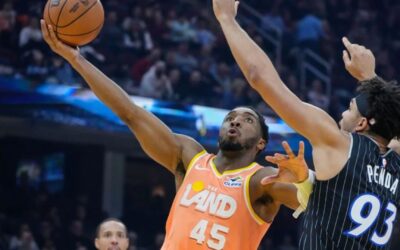 Mitchell anota 45 puntos y Cavaliers vencen 114-98 a Magic para su cuarta victoria consecutiva