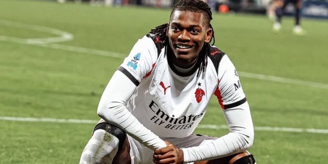 Gol de Leão lleva al AC Milan a la cima de la Serie A