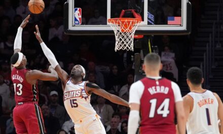 Adebayo anota 29 puntos y el Heat desperdicia una ventaja de 20 puntos antes de remontar y vencer a los Suns