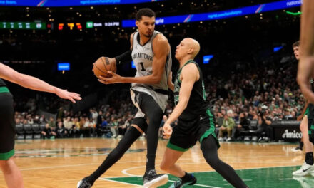 Wembanyama y Fox anotan 21 puntos cada uno en victoria de Spurs 100-95 sobre Celtics