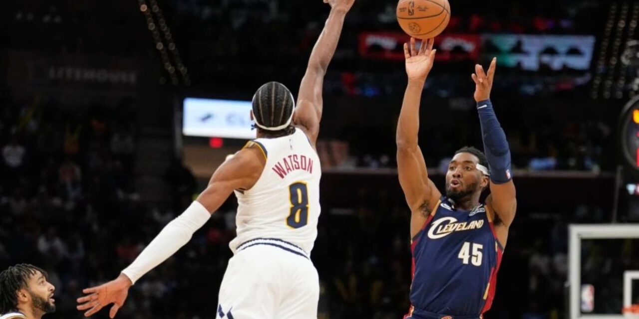 Donovan Mitchell anota 33 puntos, Cavaliers superan a unos Nuggets mermados por 113-108