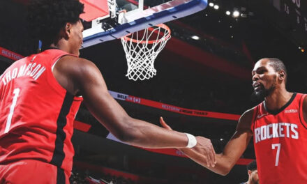 32 puntos de Durant ayudan a Rockets a romper la racha de cuatro victorias de Pistons