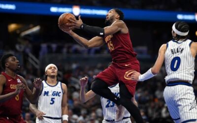 Donovan Mitchell anota 36 puntos en la victoria de los Cavaliers por 119-105 sobre el Magic