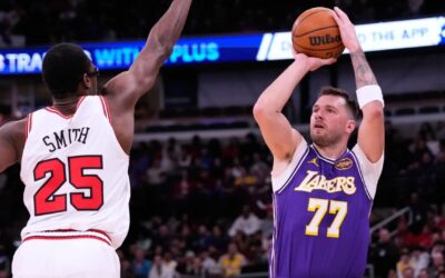 Luka Doncic anota 46 puntos en la victoria de los Lakers 129-118 sobre los Bulls