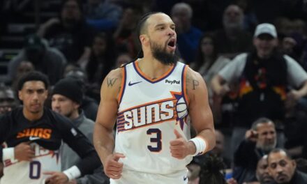 Dillon Brooks anotó 40 puntos, el máximo de su carrera, liderando a los Suns a vencer a los Pistons por 114-96.