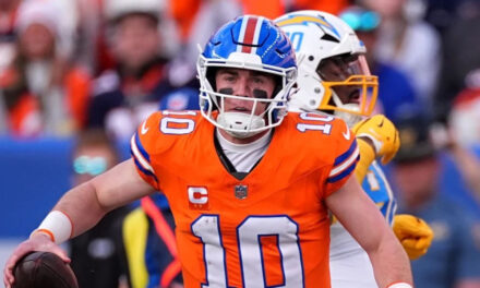 Los Broncos se aseguran el primer puesto en los playoffs de la AFC con una victoria de 19-3 sobre los Chargers