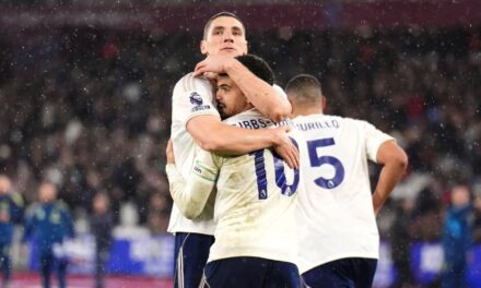 El Nottingham Forest sella una victoria tardía por 2-1 ante West Ham