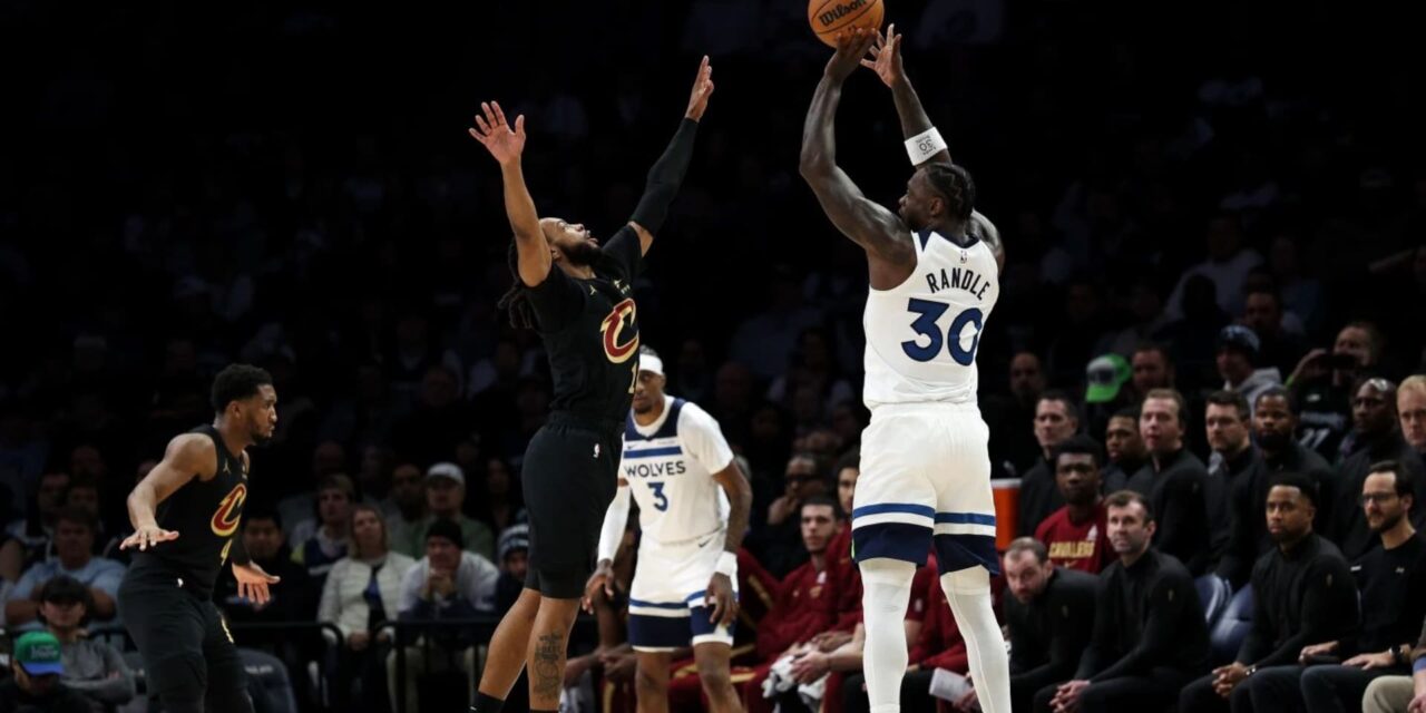 Los T-wolves vencieron a los Cavaliers 131-122 gracias a los 28 puntos de Randle