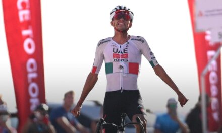 Isaac del Toro conquista Jebel Hafeet, toma el jersey rojo y es campeón virtual del UAE Tour 2026
