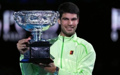 Alcaraz vence a Djokovic y se convierte en el hombre más joven en conquistar los cuatro Grand Slam