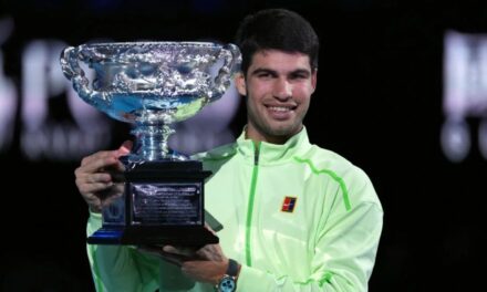 Alcaraz vence a Djokovic y se convierte en el hombre más joven en conquistar los cuatro Grand Slam