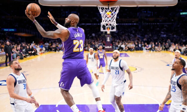 LeBron James se convierte en el jugador de mayor edad con un triple-doble en la victoria de los Lakers por 124-104 sobre los Mavericks