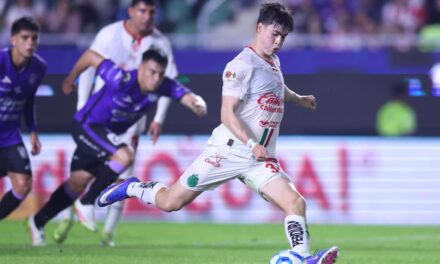 Chivas mantiene paso al imponerse a Mazatlán