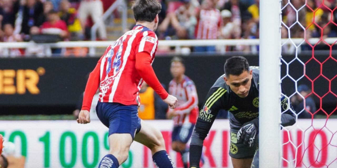 Chivas supera al América y se queda con el Clásico