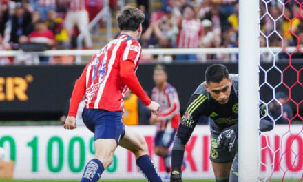 Chivas supera al América y se queda con el Clásico