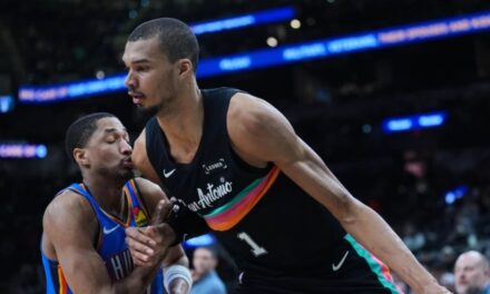 Johnson y Wembanyama lideran a los Spurs a su cuarta victoria sobre OKC, superando al Thunder, diezmado por lesiones