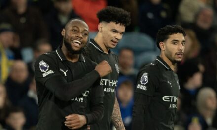 Man City gana sin Haaland para mantener al Arsenal con presión por el título de la Liga Premier