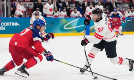 Canadá demuestra por qué es el favorito olímpico al derrotar 5-0 en su primer partido del torneo.