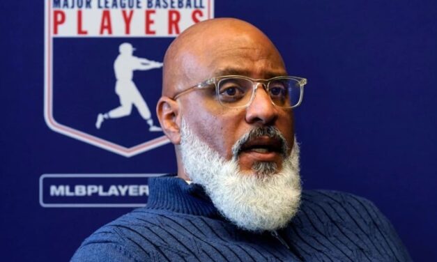 Tony Clark renuncia como jefe del sindicato de jugadores de MLB